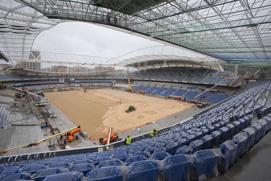 A poco menos de un mes de su reestreno, las obras del estadio de Anoeta presentan grandes avances en los últimos días. Todo estará listo para el Real Sociedad - F.C. Barcelona del próximo 15 de septiembre.