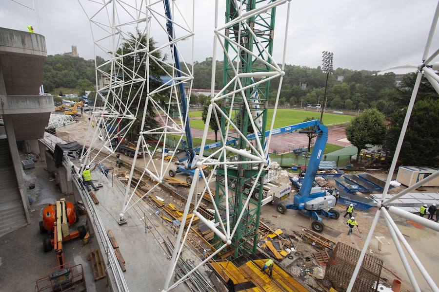 A poco menos de un mes de su reestreno, las obras del estadio de Anoeta presentan grandes avances en los últimos días. Todo estará listo para el Real Sociedad - F.C. Barcelona del próximo 15 de septiembre.