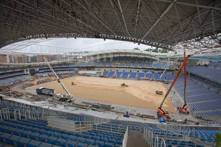 A poco menos de un mes de su reestreno, las obras del estadio de Anoeta presentan grandes avances en los últimos días. Todo estará listo para el Real Sociedad - F.C. Barcelona del próximo 15 de septiembre.