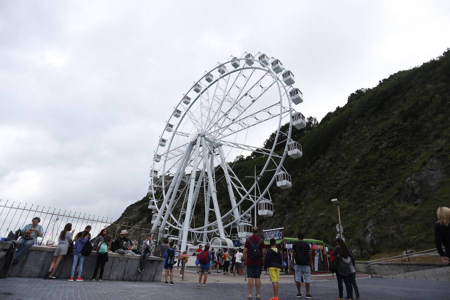 Las atracciones del Paseo Nuevo ofrecen entretenimiento y emociones fuertes para grandes y pequeños