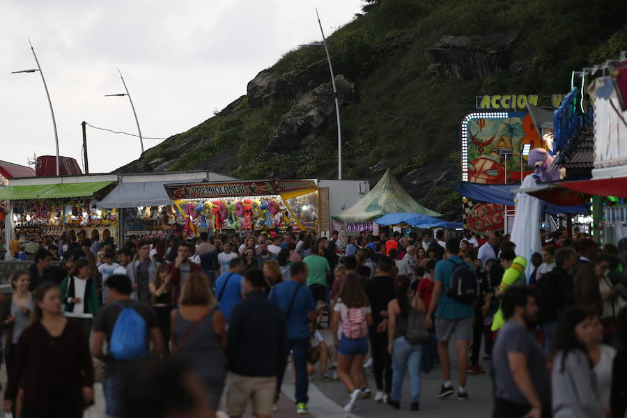 Las atracciones del Paseo Nuevo ofrecen entretenimiento y emociones fuertes para grandes y pequeños