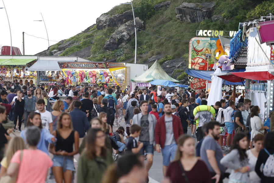 Las atracciones del Paseo Nuevo ofrecen entretenimiento y emociones fuertes para grandes y pequeños