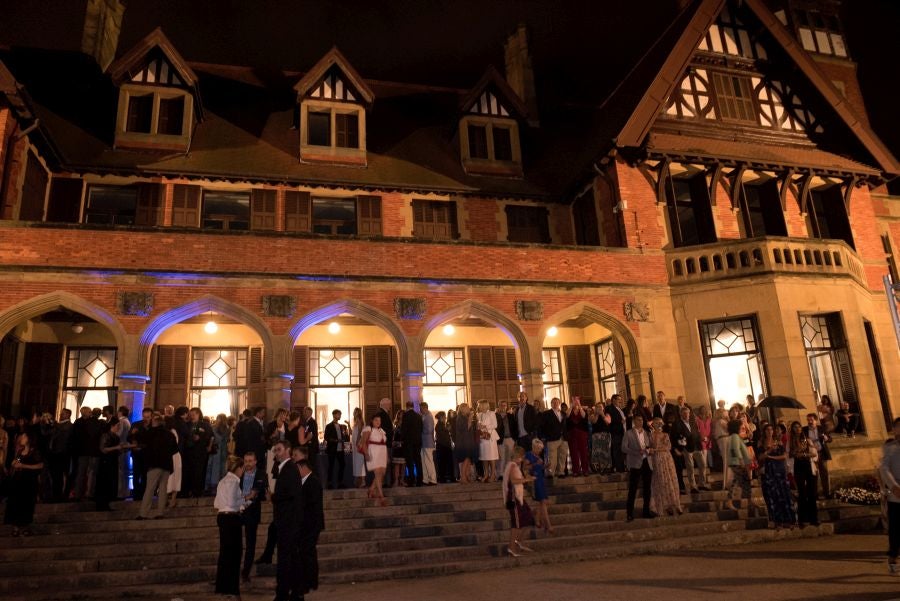 La tradicional fiesta de Teledonosti en el Palacio Miramar de San Sebastián volvió a congregar a diversos representantes de la sociedad guipuzcoana. 