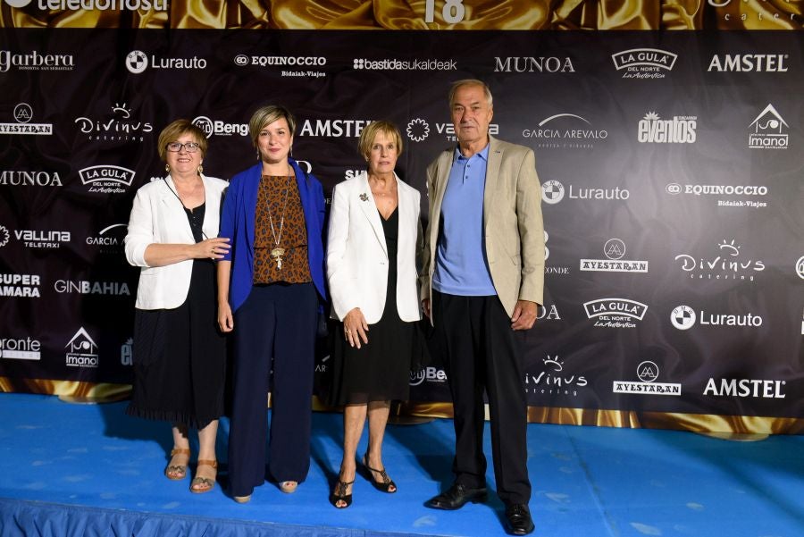 Los invitados pudieron disfrutar de los fuegos artificiales desde los jardines del palacio y comentarlos en lo que fue una divertida y 'glamourosa' fiesta en la que no faltó el buen humor.