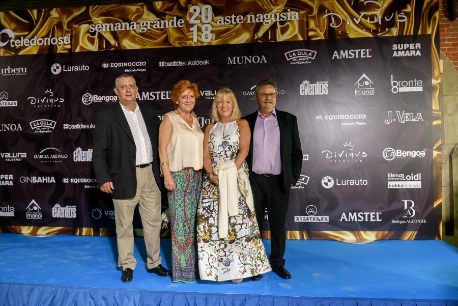 Los invitados pudieron disfrutar de los fuegos artificiales desde los jardines del palacio y comentarlos en lo que fue una divertida y 'glamourosa' fiesta en la que no faltó el buen humor.