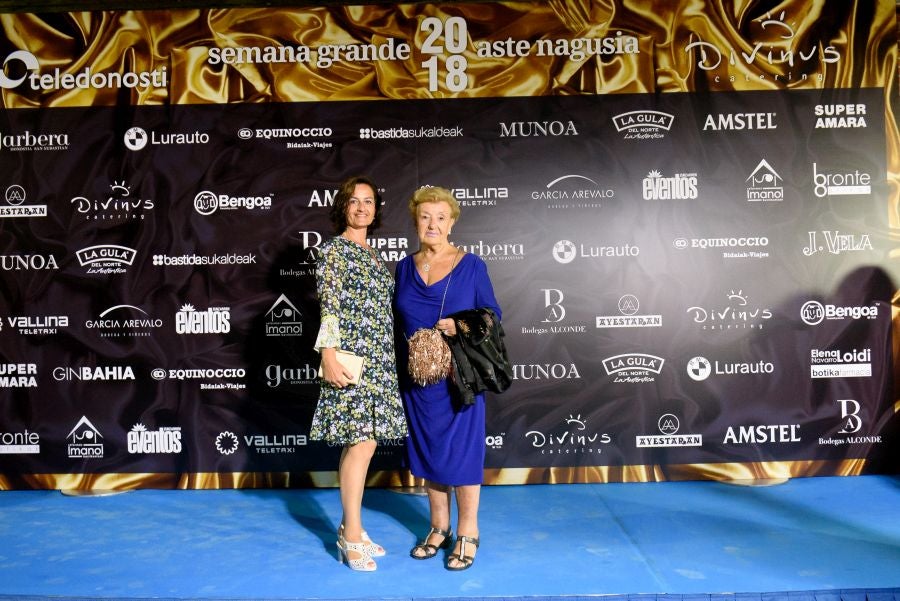 Los invitados pudieron disfrutar de los fuegos artificiales desde los jardines del palacio y comentarlos en lo que fue una divertida y 'glamourosa' fiesta en la que no faltó el buen humor.