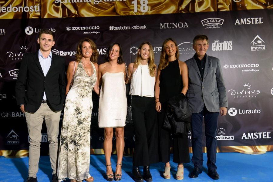 Los invitados pudieron disfrutar de los fuegos artificiales desde los jardines del palacio y comentarlos en lo que fue una divertida y 'glamourosa' fiesta en la que no faltó el buen humor.