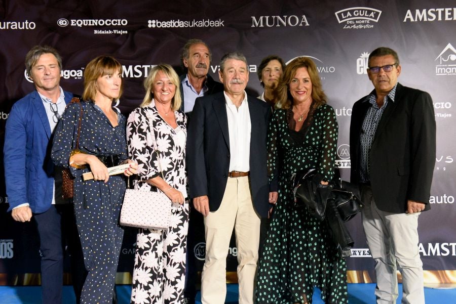 Los invitados pudieron disfrutar de los fuegos artificiales desde los jardines del palacio y comentarlos en lo que fue una divertida y 'glamourosa' fiesta en la que no faltó el buen humor.