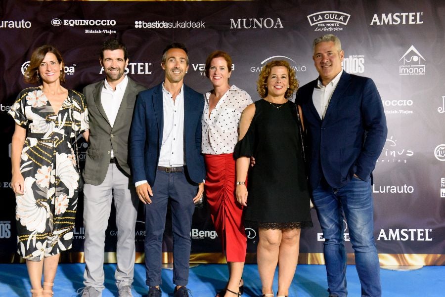 Los invitados pudieron disfrutar de los fuegos artificiales desde los jardines del palacio y comentarlos en lo que fue una divertida y 'glamourosa' fiesta en la que no faltó el buen humor.