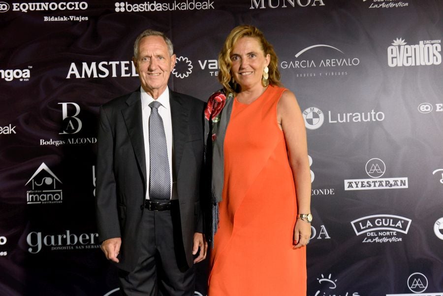 Los invitados pudieron disfrutar de los fuegos artificiales desde los jardines del palacio y comentarlos en lo que fue una divertida y 'glamourosa' fiesta en la que no faltó el buen humor.