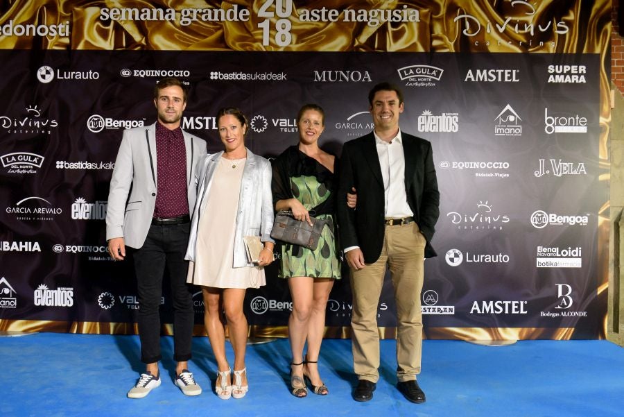 Los invitados pudieron disfrutar de los fuegos artificiales desde los jardines del palacio y comentarlos en lo que fue una divertida y 'glamourosa' fiesta en la que no faltó el buen humor.