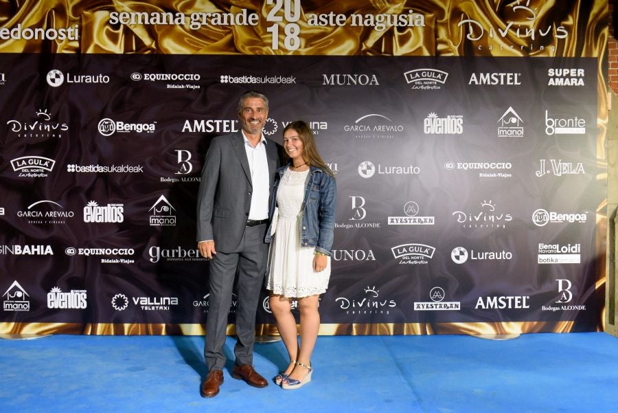 Los invitados pudieron disfrutar de los fuegos artificiales desde los jardines del palacio y comentarlos en lo que fue una divertida y 'glamourosa' fiesta en la que no faltó el buen humor.