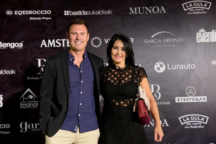 Los invitados pudieron disfrutar de los fuegos artificiales desde los jardines del palacio y comentarlos en lo que fue una divertida y 'glamourosa' fiesta en la que no faltó el buen humor.