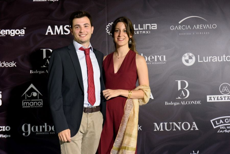 Los invitados pudieron disfrutar de los fuegos artificiales desde los jardines del palacio y comentarlos en lo que fue una divertida y 'glamourosa' fiesta en la que no faltó el buen humor.