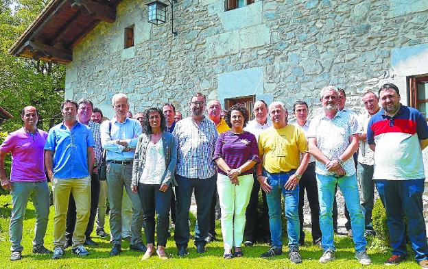 Representantes de las empresas del Foro Lehiberri, Diputación y Ayuntamientos de Tolosa y Bidania-Goiatz. 