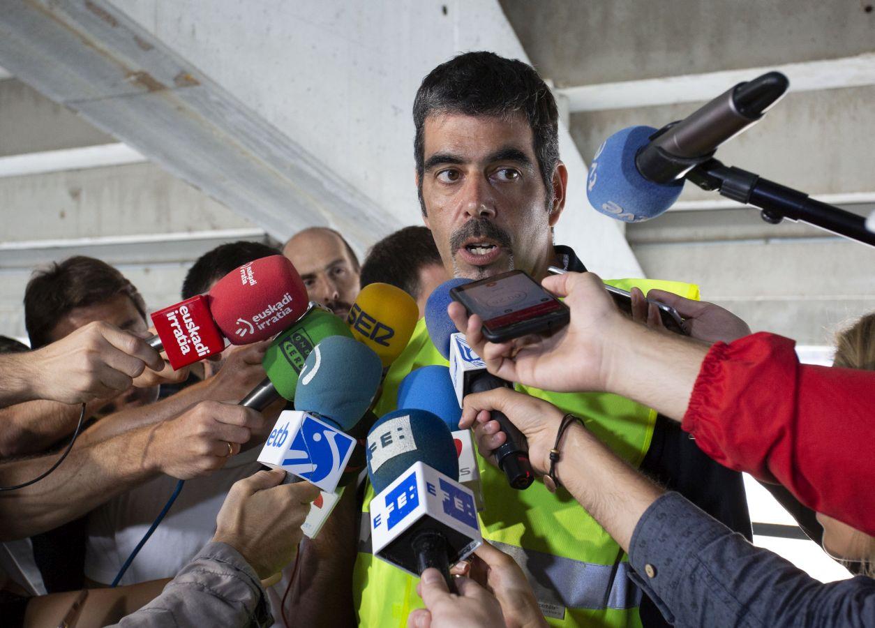 Eneko Goia, alcalde de San Sebastián y Denis Itxaso, diputado de Cultura, Turismo, Deporte y Cooperación han visitado este viernes las obras que están teniendo lugar en Anoeta. 