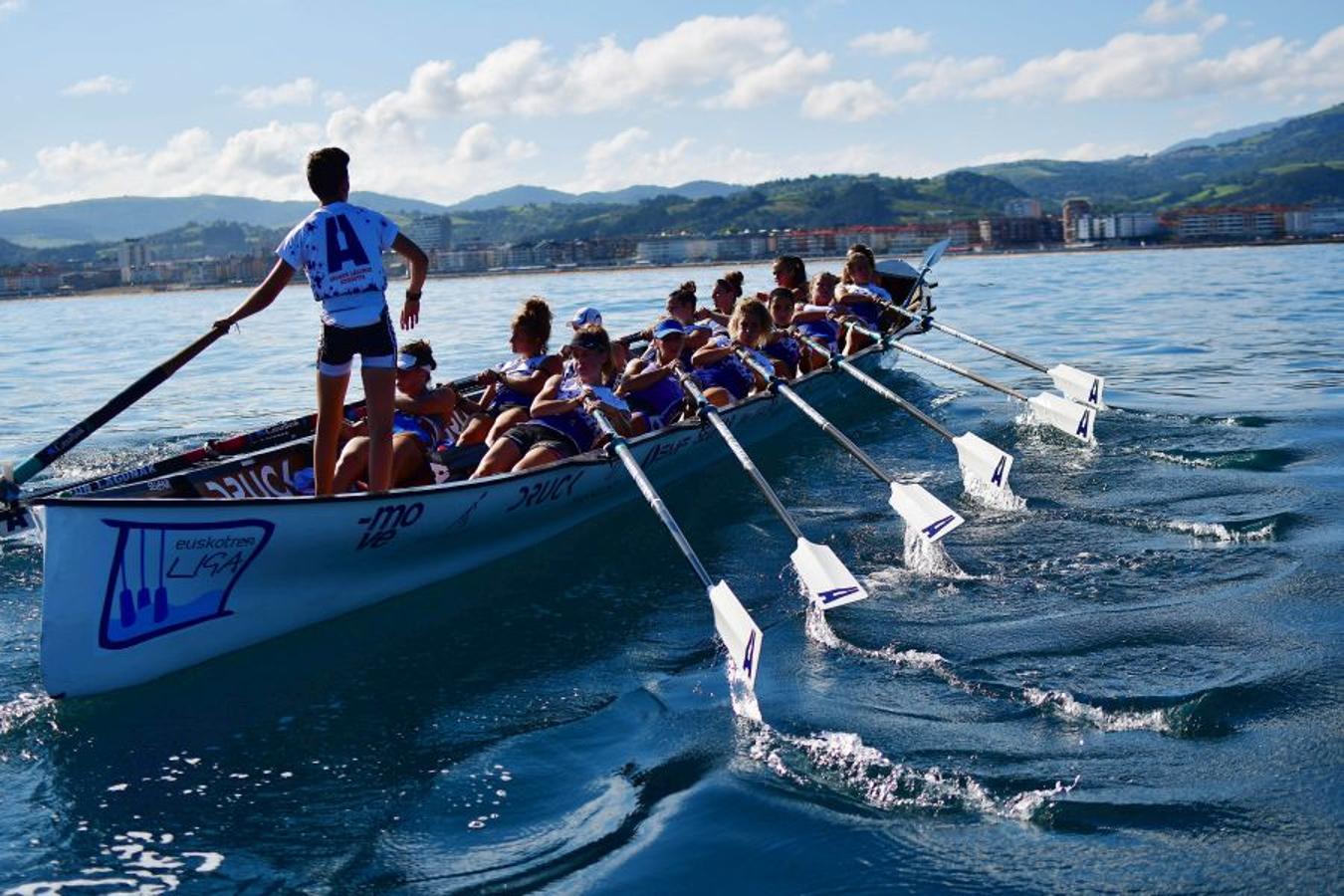 El técnico, Ekain Iriarte, dirige el entrenamiento y da las claves del verano que enfila su recta final |Así fue la sesión