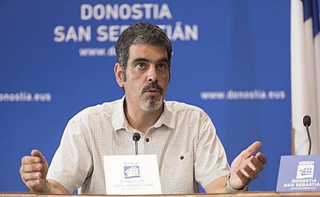 Eneko Goia comparece ante los medios de comunicación.