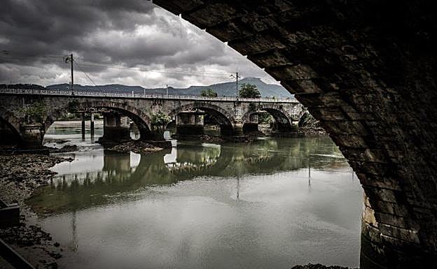 Imagen principal - Por sus puentes los conoceréis la historia de Gipuzkoa