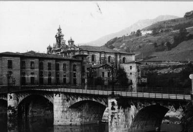 Imagen secundaria 1 - Por sus puentes los conoceréis la historia de Gipuzkoa