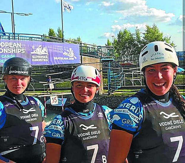 La irundarra, en el centro, con Van der Knijff y Lazkano.