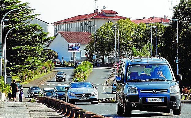 El centro de retención de Hendaia, pasando la muga. 