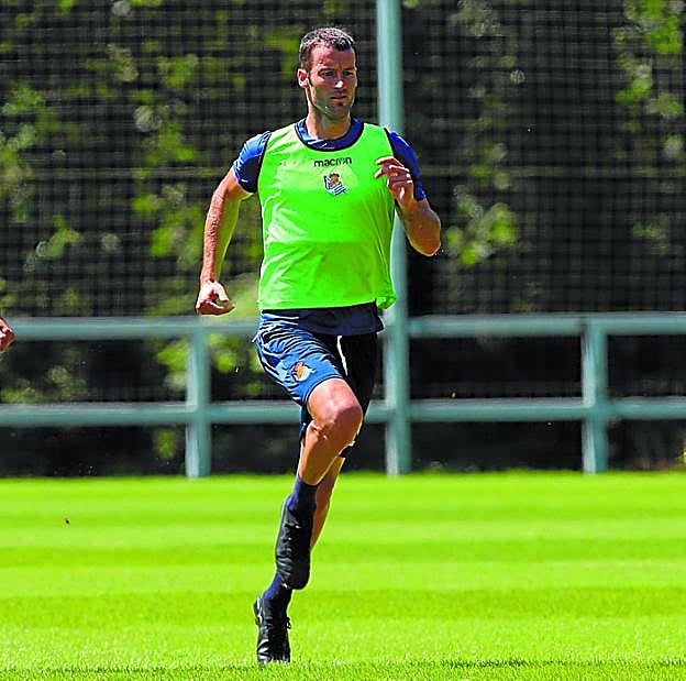 Agirretxe corre durante un entrenamiento en Zubieta. 