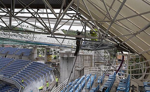 Los operarios continúan trabajando en Anoeta.
