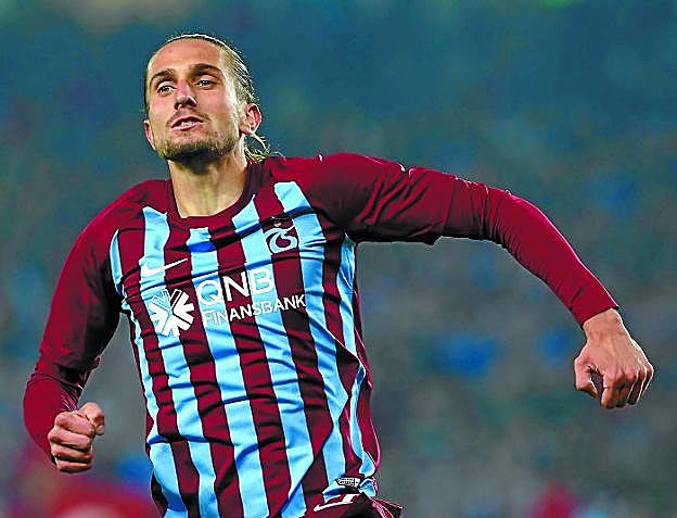 La Real conoce el precio quele costaría el turco Yusuf Hazici pero aún no hadecidido si es el atacante que más le conviene. 