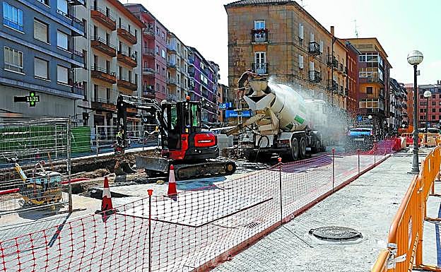 La calle Hondarribia, en su encuentro con la plaza Gipuzkoa, donde se realizará el nuevo giro de tráfico hacia la calle Zubiaurre. 
