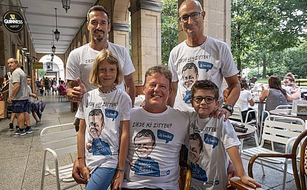 Manuel Múgica, rodeado de amigos y familia en San Sebastián