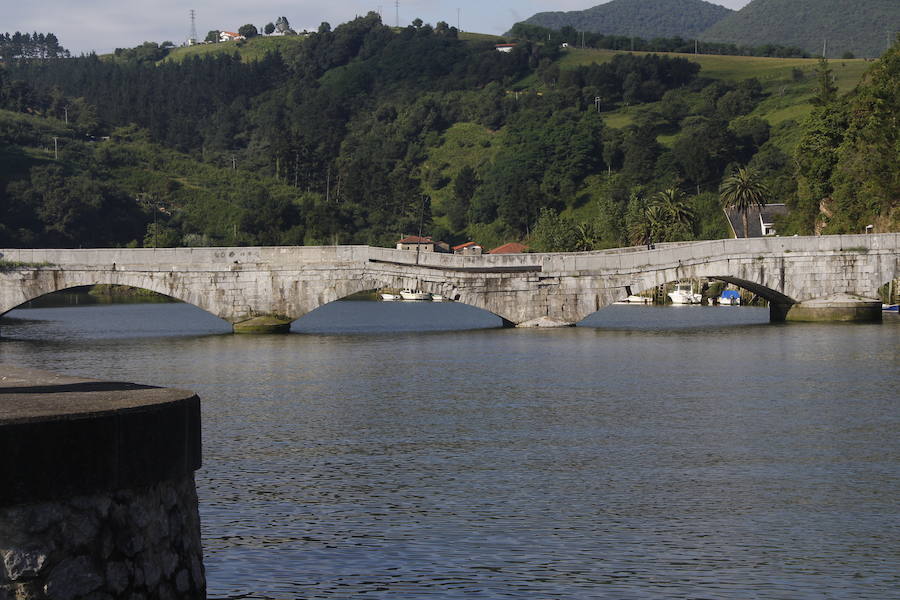La Diputación de Gipuzkoa va a iniciar en breve, en una o dos semanas, las obras de sujeción del puente que une Mutriku y Deba, que tendrán un presupuesto de aproximadamente 1,2 millones de euros y se acometerán por el procedimiento de urgencia. Se reconstruirá piedra a piedra