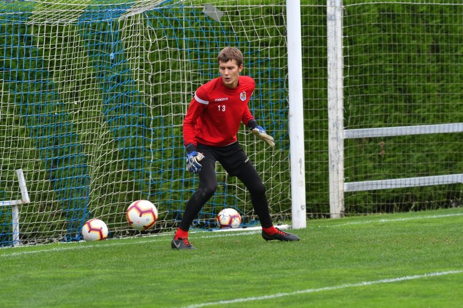La plantilla de la Real, menos los lesionados y De La Bella, que está pendiente de solucionar su futuro, se ha entrenado en una sesión matutina en Zubieta.