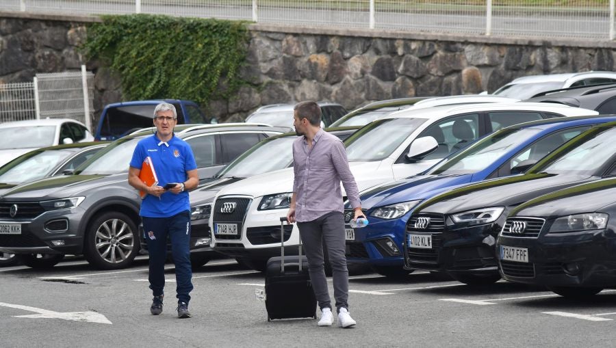 La plantilla de la Real, menos los lesionados y De La Bella, que está pendiente de solucionar su futuro, se ha entrenado en una sesión matutina en Zubieta.