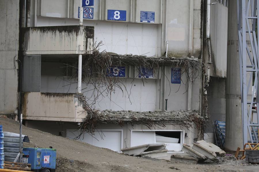 El sábado se instaló la primera plancha visible desde el exterior de uno de los elementos más espectaculares del nuevo Anoeta, la cubierta de EFTE que caracterizará al estadio, especialmente de noche cuando se iluminará de azul y le dará una imagen espectacular. 