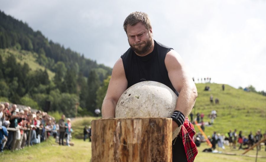 En Schliersee, Baviera, los participantes de Alemania, Suiza y Austria miden sus fuerzas en once disciplinas diferentes, dentro del VII Highland Games Schliersee.