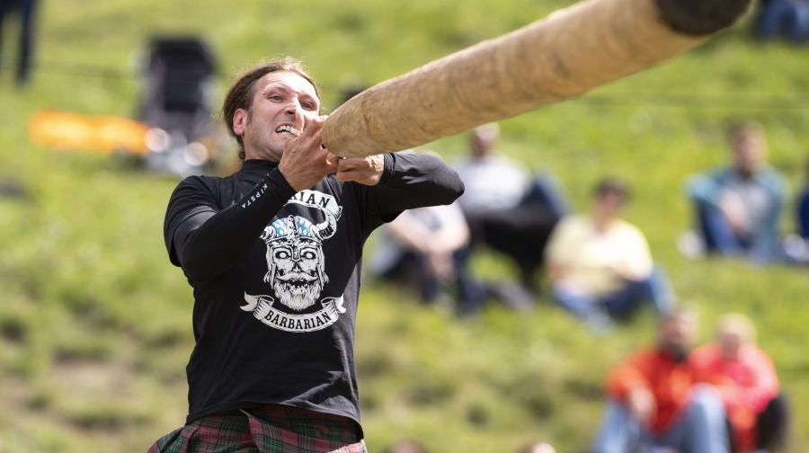 En Schliersee, Baviera, los participantes de Alemania, Suiza y Austria miden sus fuerzas en once disciplinas diferentes, dentro del VII Highland Games Schliersee.