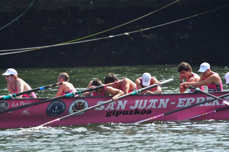 No pudo ser en el playoff de la ARC para Hibaika y San Juan B, que esta mañana en Pasaia han acabado por detrás de Santoña y Camargo, nuevas traineras de la ARC-1. Las dos traineras guipuzcoanas, en cambio, pierden la categoría al descender a la ARC-2.