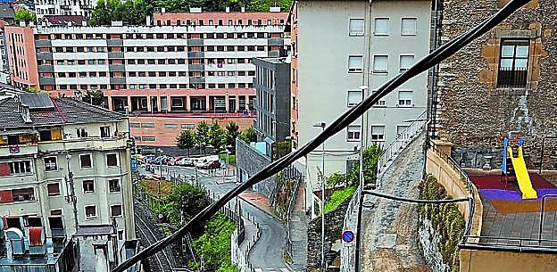 Se incluye una rampa de acceso al colegio Aldatze.