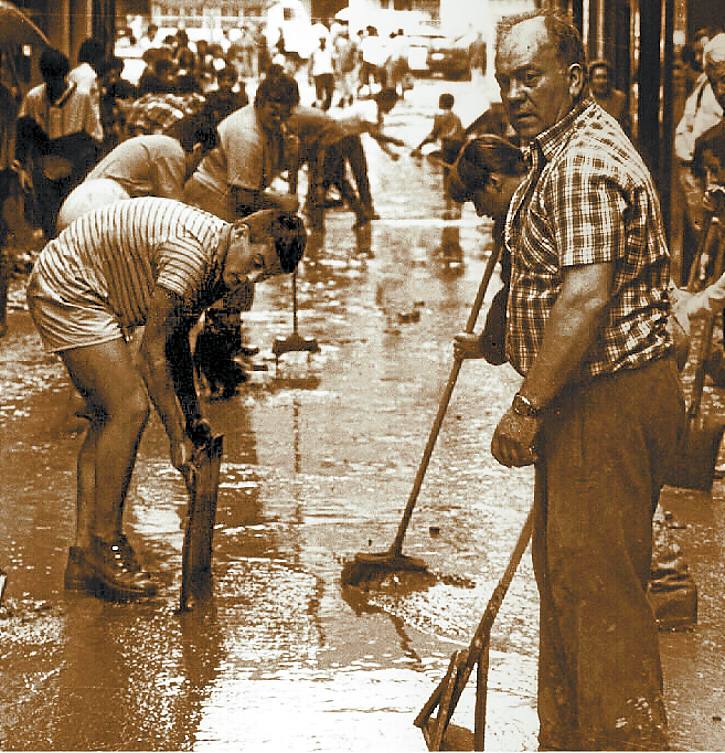 Elgoibar. Limpieza de las calles. 