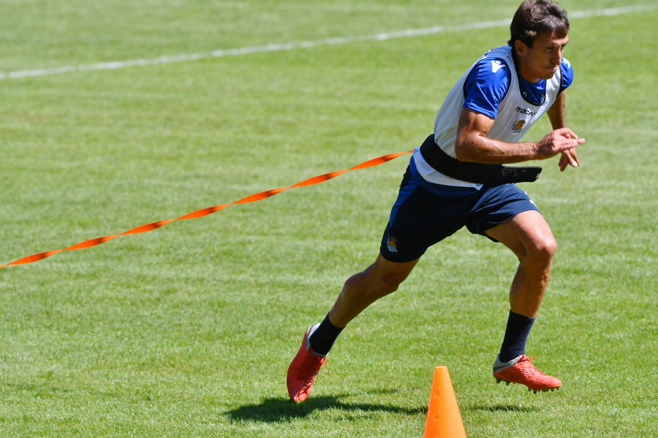 Navas y Moya se incorporan al primer entrenamiento de la semana con el que los realistas preparan el derbi contra el Eibar el viernes en Ipurua (22.00 horas). El inicio de la sesión estaba anunciado a las 10.30 horas pero no ha sido hasta las 11.45 cuando los 22 futbolistas que se entrenan a las órdenes de Asier Garitano han aparecido por la bocana de vestuarios.