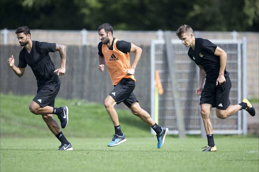 2017. Willian José, Imanol Agirretxe y Diego Llorente en el entrenamiento de pretemporada de la Real Sociedad en Holanda. 
