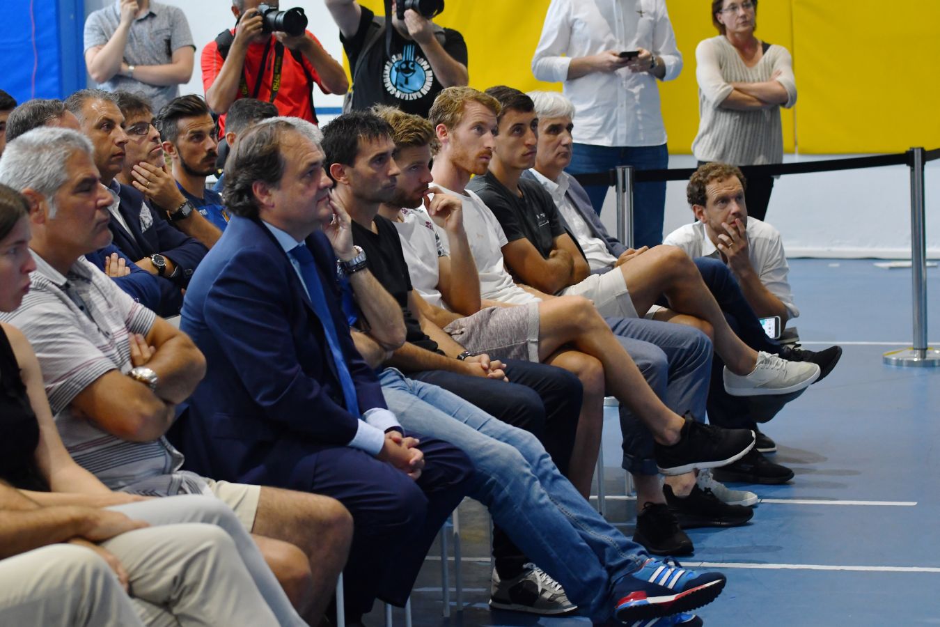 Imanol Agirretxe ha comparecido en Zubieta para despedirse de la afición txuri-urdin y de su compañeros. 