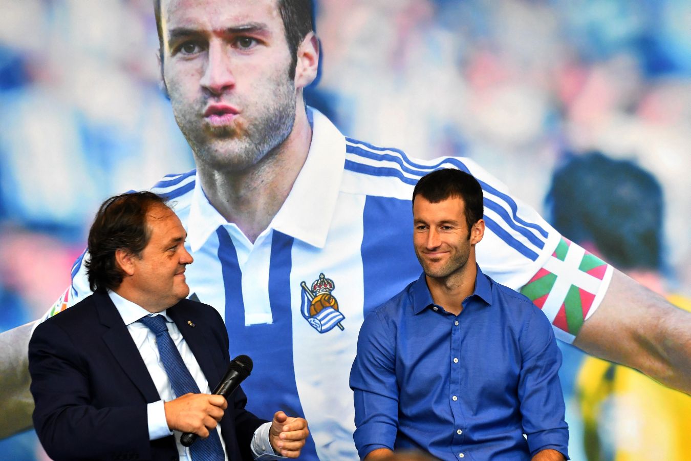 Imanol Agirretxe ha comparecido en Zubieta para despedirse de la afición txuri-urdin y de su compañeros. 