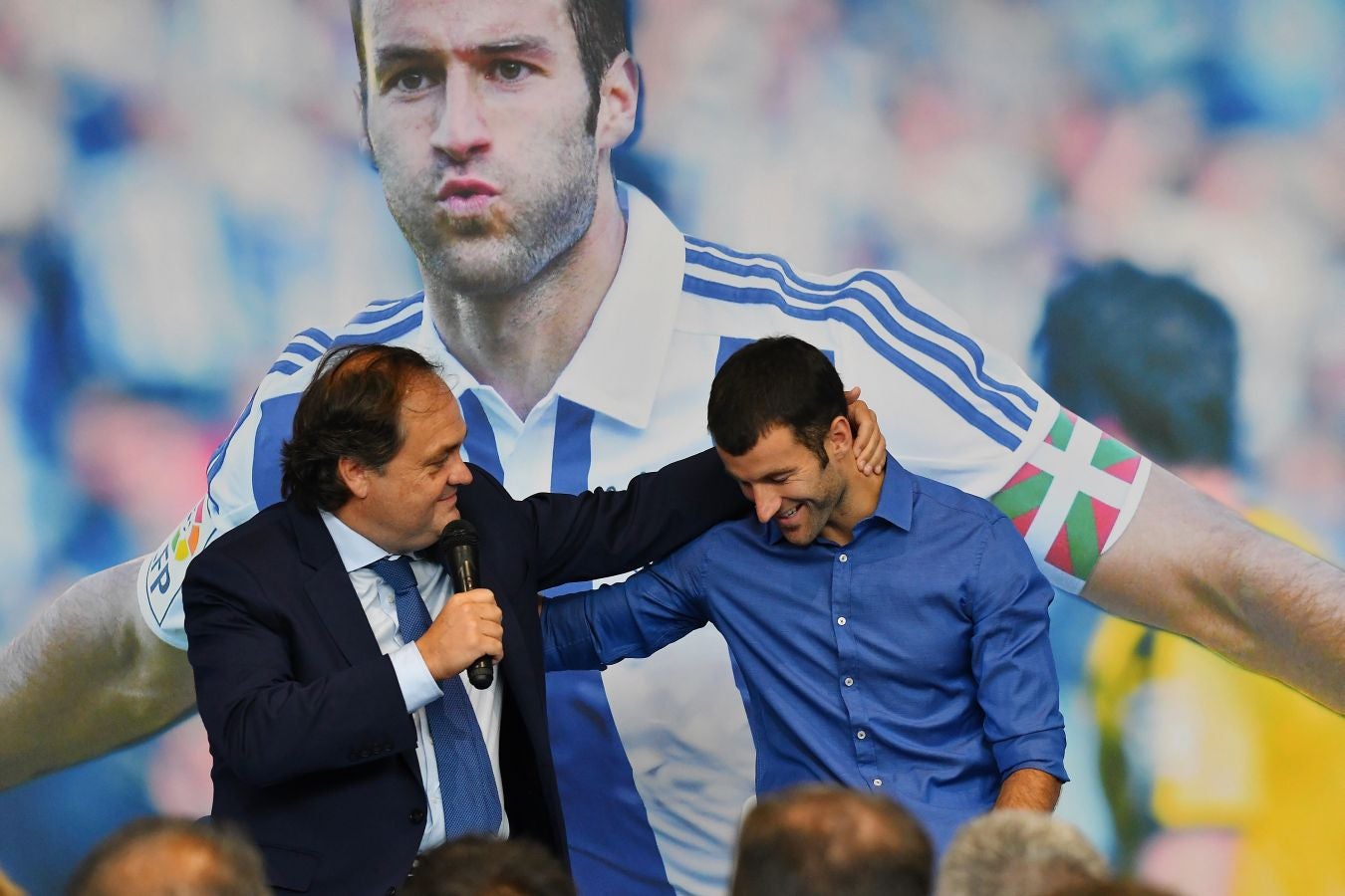 Imanol Agirretxe ha comparecido en Zubieta para despedirse de la afición txuri-urdin y de su compañeros. 