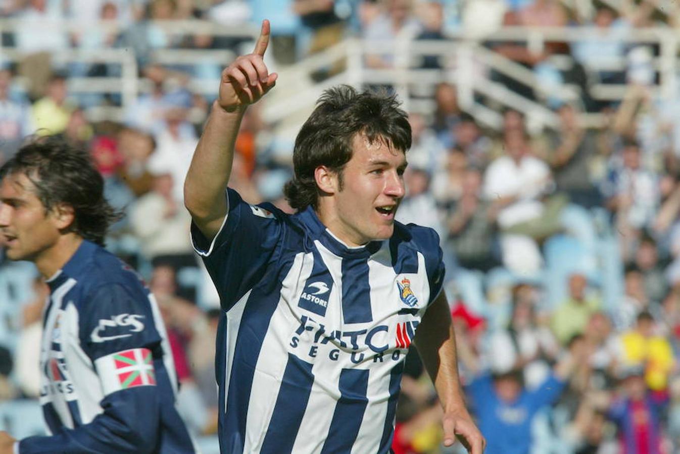 2005. Agirretxe celebra su primer gol con la Real Sociedad en el partido contra el Málaga.