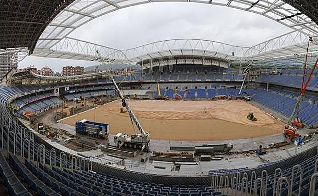 Imagen del estadio de Anoeta, cuyas obras avanzan contrarreloj. 