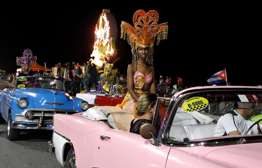 Las calles más populares de La Habana han sido testigos del desfile dde carnaval, que un año más ha congregado a miles de personas por su originalidad y vistosidad.