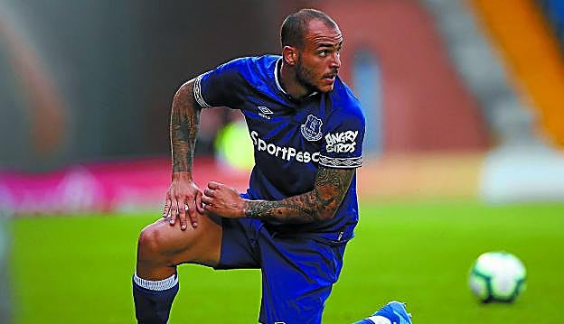 Sandro jugó anoche con el Everton partido de la Copa de la Liga ante el Rotherham. 