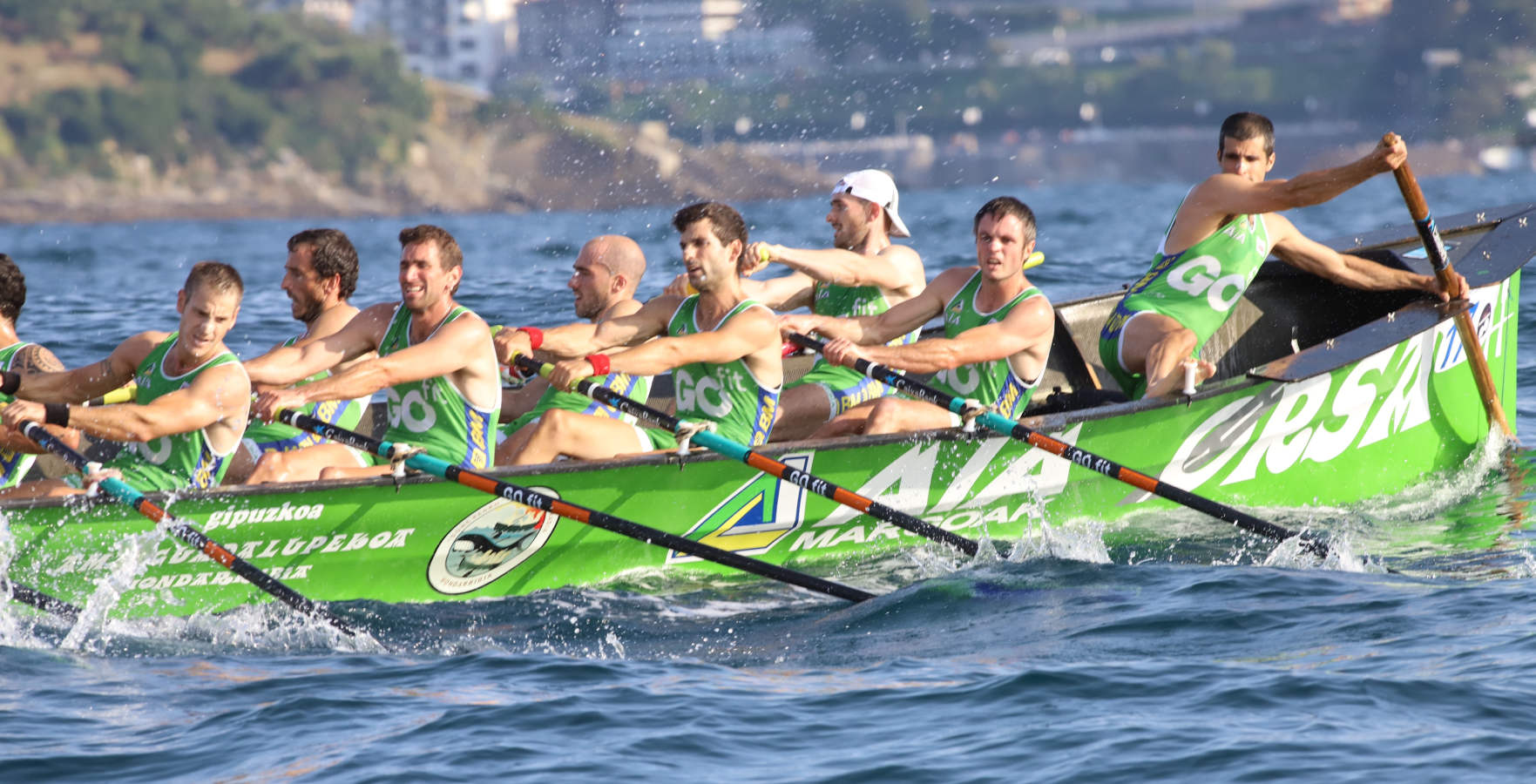 Las dudas estaban puestas en botes como San Pedro y Santurtzi, que al final entraron tras una gran regata, sobre todo el equipo morado que ha sido un asiduo en esta bandera y que llegó a nueve segundos de la embarcación ganadora, un mérito en una prueba tan dura como esta previa